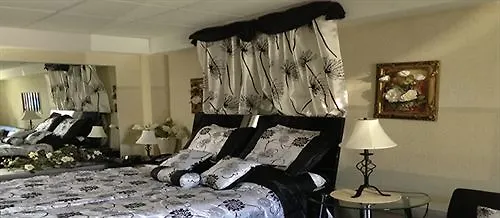 **  Niagara Parkway Court Motel Canada