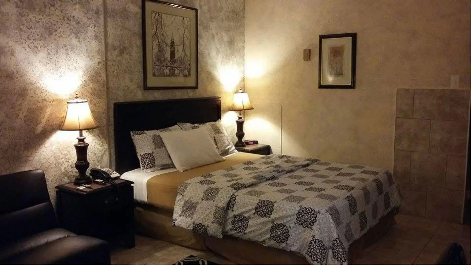 Niagara Parkway Court Motel