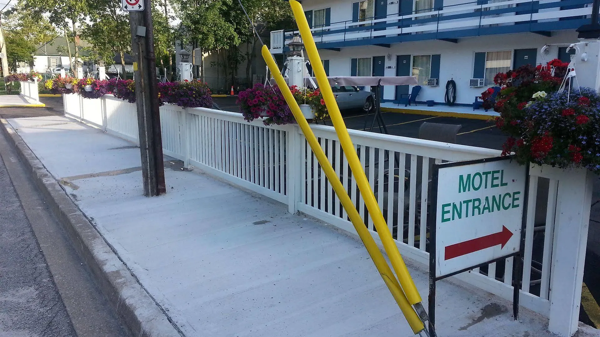 **  Niagara Parkway Court Motel Canada