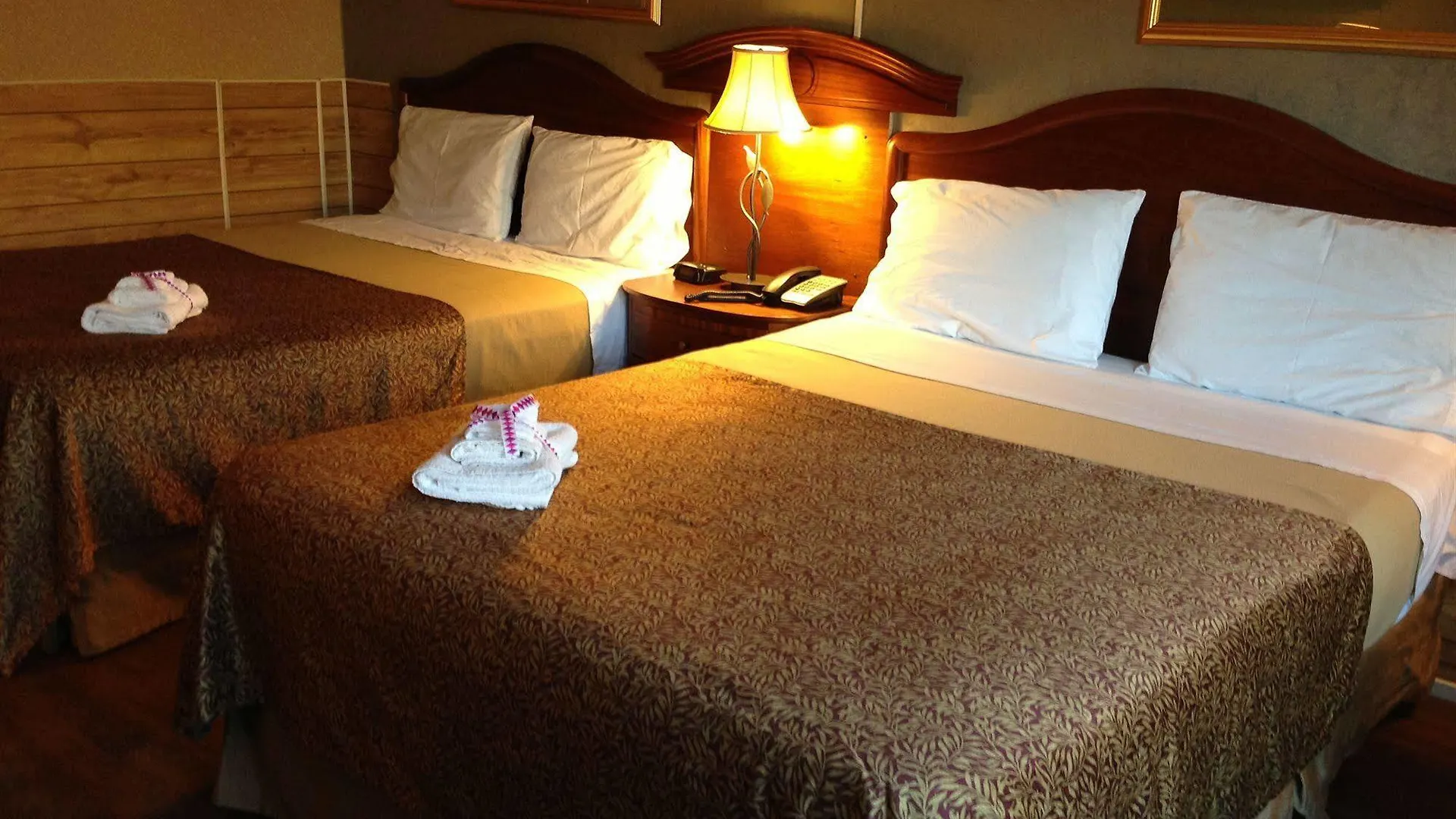 Niagara Parkway Court Motel