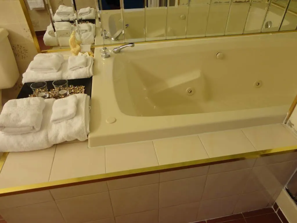 Niagara Parkway Court Motel 2*, Niagara Falls Canada